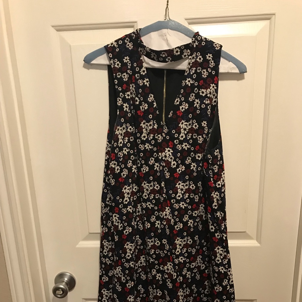 Adorable Dress - choker style neckline ✨💕